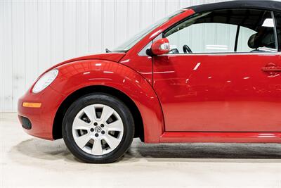 2009 Volkswagen New Beetle Convertible   - Photo 3 - Sylvania, OH 43560