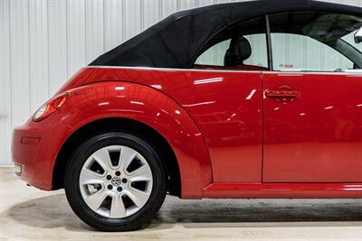2009 Volkswagen New Beetle Convertible   - Photo 18 - Sylvania, OH 43560
