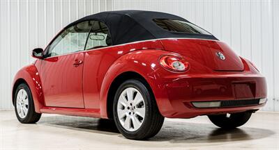 2009 Volkswagen New Beetle Convertible   - Photo 5 - Sylvania, OH 43560