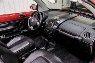 2009 Volkswagen New Beetle Convertible   - Photo 15 - Sylvania, OH 43560