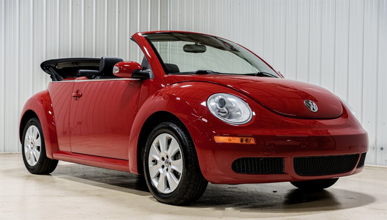 2009 Volkswagen New Beetle Convertible   - Photo 1 - Sylvania, OH 43560