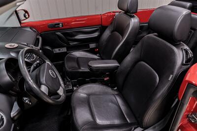 2009 Volkswagen New Beetle Convertible   - Photo 11 - Sylvania, OH 43560