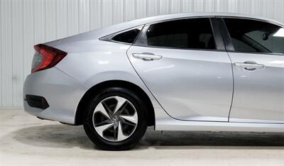 2020 Honda Civic LX   - Photo 8 - Sylvania, OH 43560