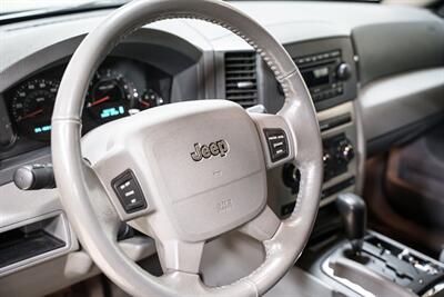 2005 Jeep Grand Cherokee Laredo 4dr Laredo - Photo 12 - Sylvania, OH 43560
