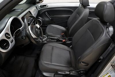 2013 Volkswagen Beetle Convertible 2.5L   - Photo 9 - Sylvania, OH 43560