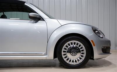 2013 Volkswagen Beetle Convertible 2.5L   - Photo 20 - Sylvania, OH 43560