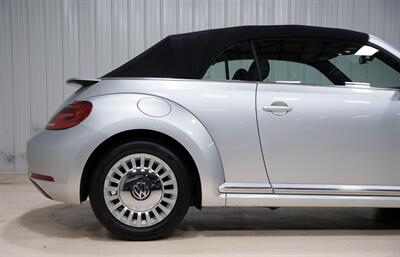 2013 Volkswagen Beetle Convertible 2.5L   - Photo 19 - Sylvania, OH 43560