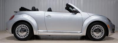 2013 Volkswagen Beetle Convertible 2.5L   - Photo 14 - Sylvania, OH 43560