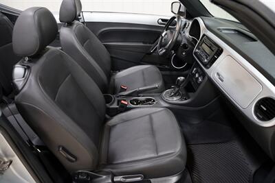 2013 Volkswagen Beetle Convertible 2.5L   - Photo 16 - Sylvania, OH 43560