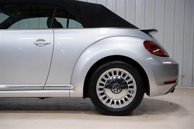 2013 Volkswagen Beetle Convertible 2.5L   - Photo 4 - Sylvania, OH 43560