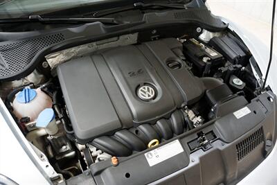 2013 Volkswagen Beetle Convertible 2.5L   - Photo 25 - Sylvania, OH 43560