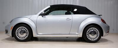 2013 Volkswagen Beetle Convertible 2.5L   - Photo 2 - Sylvania, OH 43560