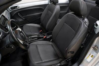 2013 Volkswagen Beetle Convertible 2.5L   - Photo 10 - Sylvania, OH 43560