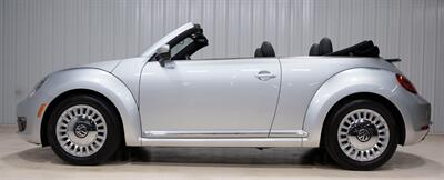 2013 Volkswagen Beetle Convertible 2.5L   - Photo 13 - Sylvania, OH 43560