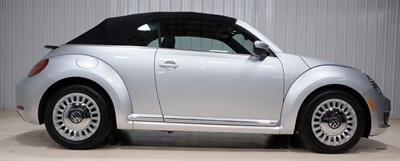 2013 Volkswagen Beetle Convertible 2.5L   - Photo 18 - Sylvania, OH 43560