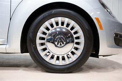 2013 Volkswagen Beetle Convertible 2.5L   - Photo 23 - Sylvania, OH 43560