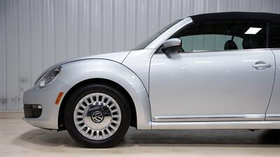 2013 Volkswagen Beetle Convertible 2.5L   - Photo 3 - Sylvania, OH 43560