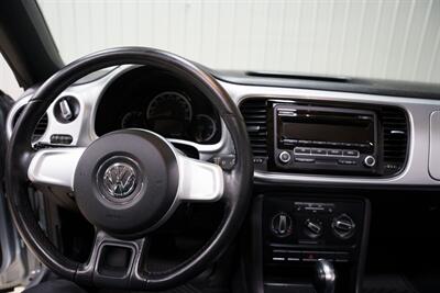 2013 Volkswagen Beetle Convertible 2.5L   - Photo 12 - Sylvania, OH 43560