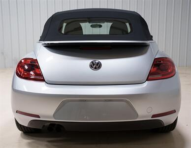 2013 Volkswagen Beetle Convertible 2.5L   - Photo 6 - Sylvania, OH 43560
