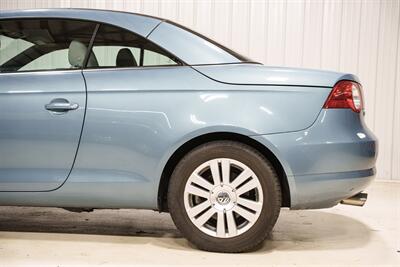 2009 Volkswagen Eos Komfort - Photo 4 - Sylvania, OH 43560