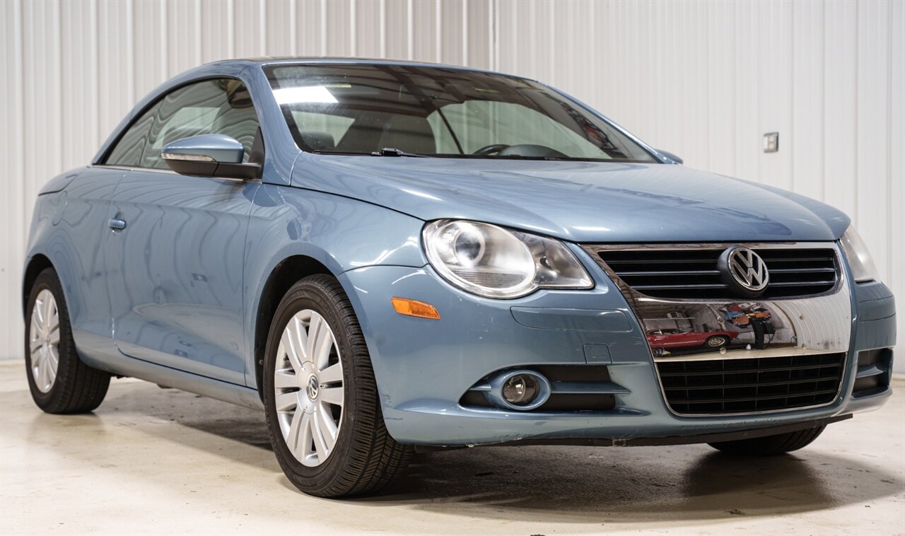 2009 Volkswagen Eos Komfort   - Photo 1 - Sylvania, OH 43560
