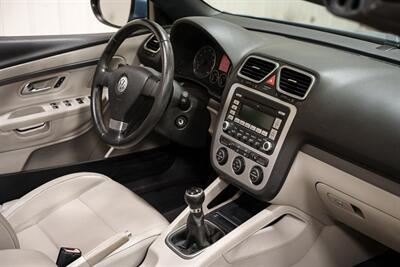 2009 Volkswagen Eos Komfort - Photo 16 - Sylvania, OH 43560