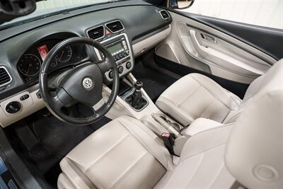 2009 Volkswagen Eos Komfort - Photo 9 - Sylvania, OH 43560