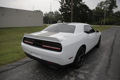 2015 Dodge Challenger R/T Plus   - Photo 11 - Sylvania, OH 43560