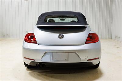 2013 Volkswagen Beetle Convertible 2.5L PZEV   - Photo 16 - Sylvania, OH 43560