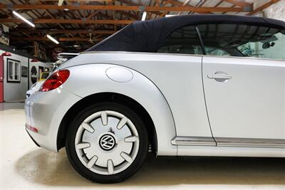 2013 Volkswagen Beetle Convertible 2.5L PZEV   - Photo 16 - Sylvania, OH 43560