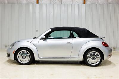 2013 Volkswagen Beetle Convertible 2.5L PZEV   - Photo 12 - Sylvania, OH 43560