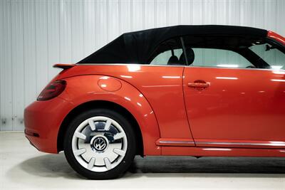 2017 Volkswagen Beetle Convertible 1.8T S   - Photo 8 - Sylvania, OH 43560