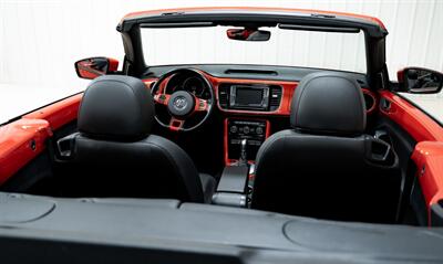 2017 Volkswagen Beetle Convertible 1.8T S   - Photo 12 - Sylvania, OH 43560