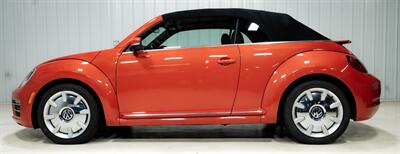 2017 Volkswagen Beetle Convertible 1.8T S   - Photo 2 - Sylvania, OH 43560
