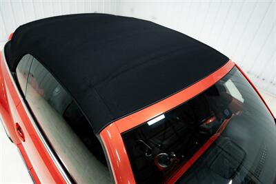 2017 Volkswagen Beetle Convertible 1.8T S   - Photo 17 - Sylvania, OH 43560