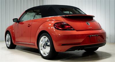 2017 Volkswagen Beetle Convertible 1.8T S   - Photo 5 - Sylvania, OH 43560