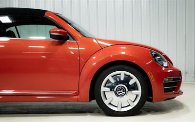 2017 Volkswagen Beetle Convertible 1.8T S   - Photo 9 - Sylvania, OH 43560