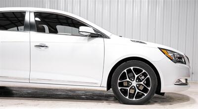 2016 Buick LaCrosse Sport Touring - Photo 9 - Sylvania, OH 43560