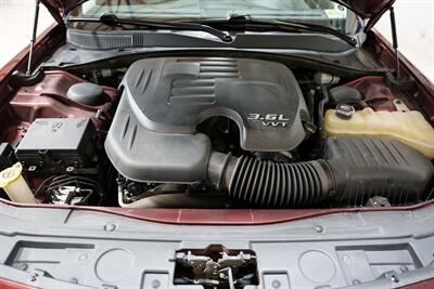 2015 Chrysler 300C   - Photo 28 - Sylvania, OH 43560