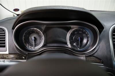 2015 Chrysler 300C   - Photo 20 - Sylvania, OH 43560