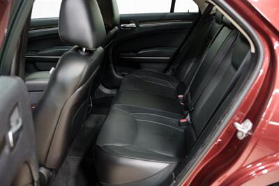 2015 Chrysler 300C   - Photo 16 - Sylvania, OH 43560