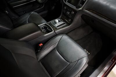2015 Chrysler 300C   - Photo 23 - Sylvania, OH 43560