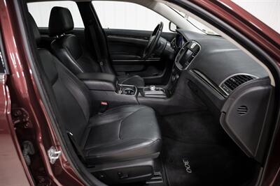 2015 Chrysler 300C   - Photo 24 - Sylvania, OH 43560