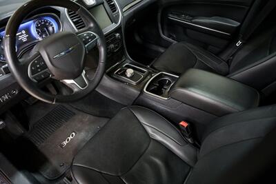 2015 Chrysler 300C   - Photo 13 - Sylvania, OH 43560