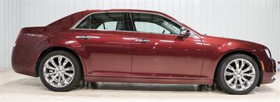 2015 Chrysler 300C   - Photo 8 - Sylvania, OH 43560