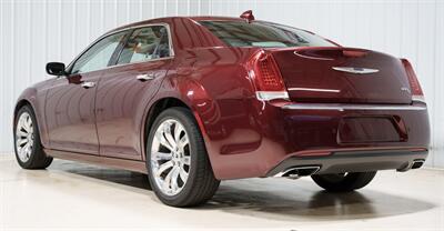 2015 Chrysler 300C   - Photo 5 - Sylvania, OH 43560