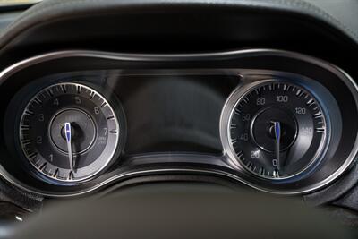 2015 Chrysler 300C   - Photo 21 - Sylvania, OH 43560