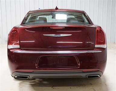 2015 Chrysler 300C   - Photo 6 - Sylvania, OH 43560
