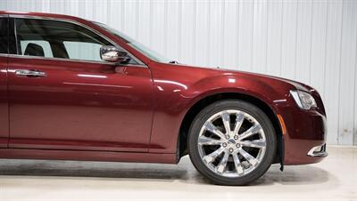 2015 Chrysler 300C   - Photo 10 - Sylvania, OH 43560