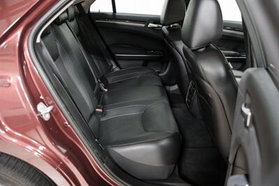 2015 Chrysler 300C   - Photo 26 - Sylvania, OH 43560